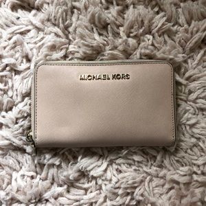 micheal kors light pink wallet